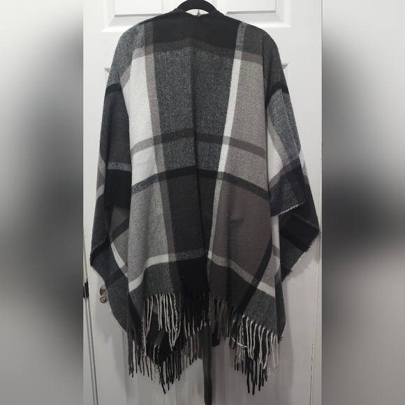 NWOT Ricki's Plaid belted Poncho style Ruana One Size fits all OS - Picture 6 of 6